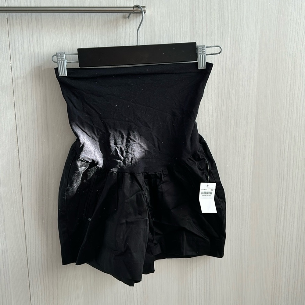 NWT black maternity shorts size Small Motherhood maternity